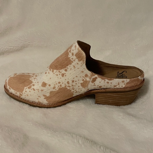 Sofft Ameera Mules in Caramel Ivory - Cow Print - Picture 6 of 8